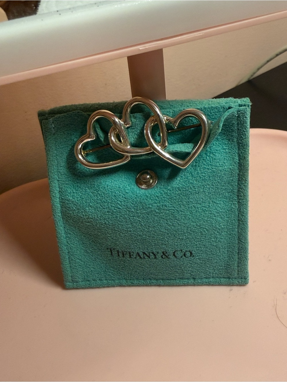 Tiffany & Co. Silver Interlocking Heart Brooch on Blue-Green Pouch 925 silver
